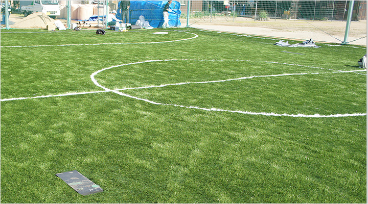 サッカー・フットサルコートの人工芝工事